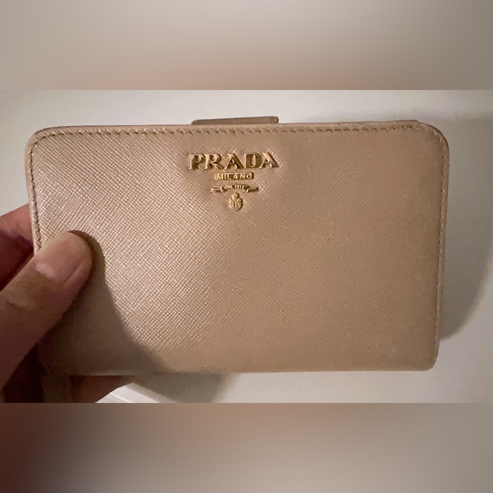 Prada wallet women